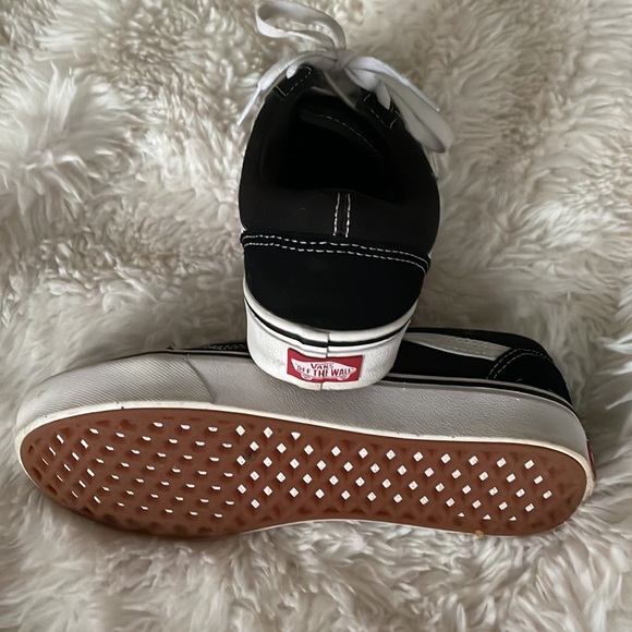 Original Vans Tennis shoes. - Picture 3 of 8